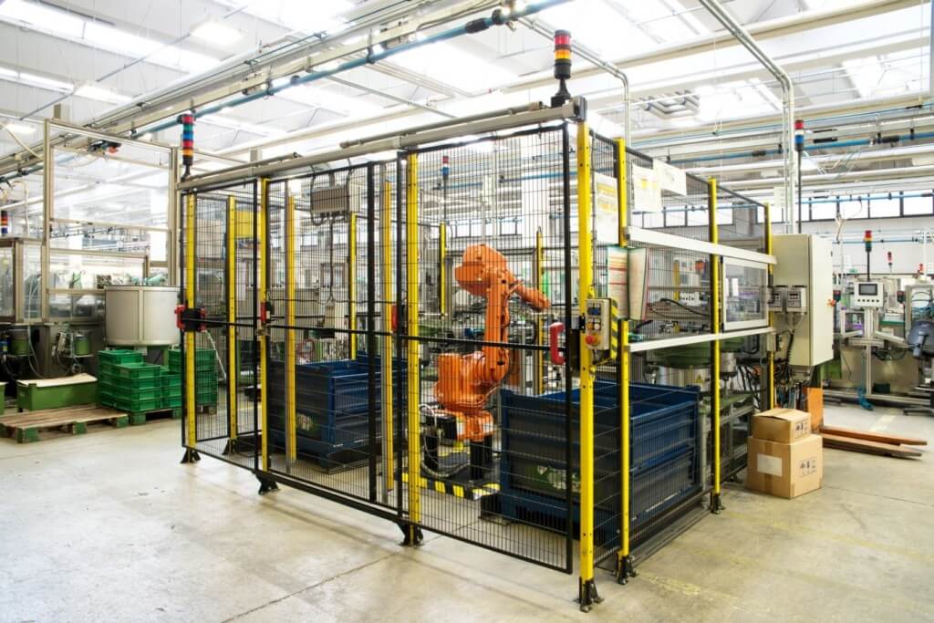 Installazione di Satech Serie BASIC per cella robotica e robot industriali