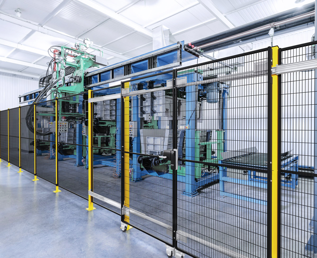 Foto di ripari perimetrali Satech per la protezioni di macchinari