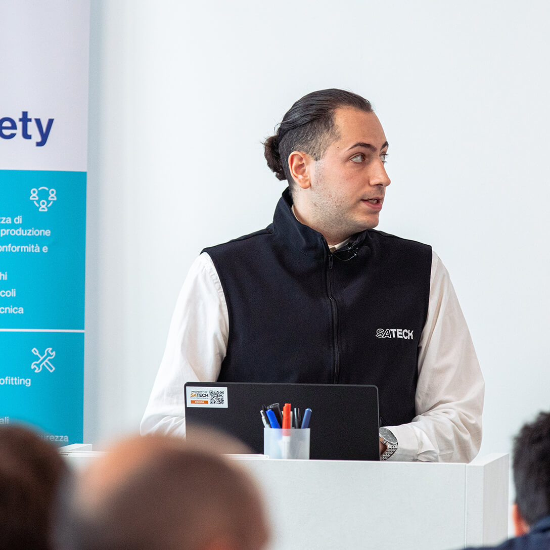 Primo piano di Gabriele Mastrandrea, uno degli speaker della Formazione sulla Sicurezza Macchine organizzata da Satech e Schmersal