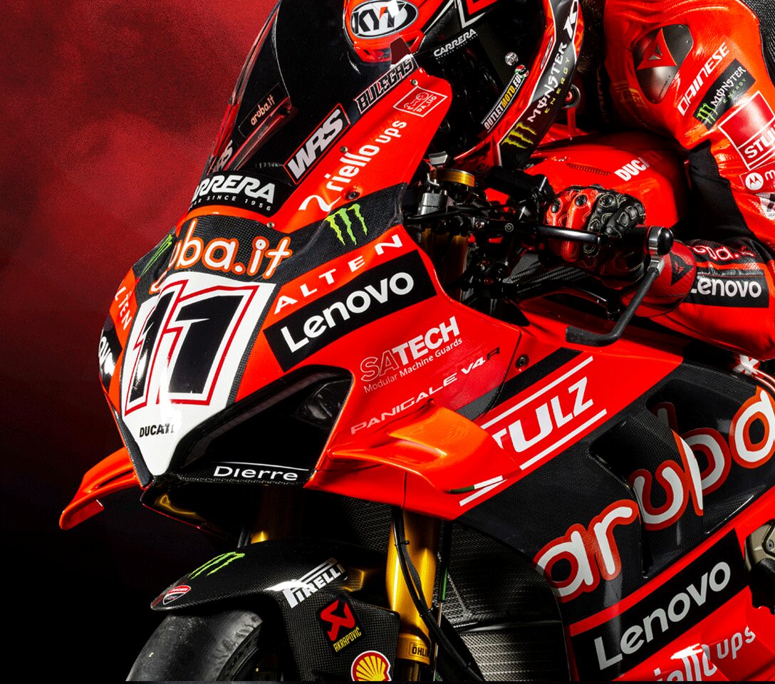 Foto a tre quarti della Ducati V4R Panigale di Nicolò Bulega con sponsor Satech Protezioni Perimetrali