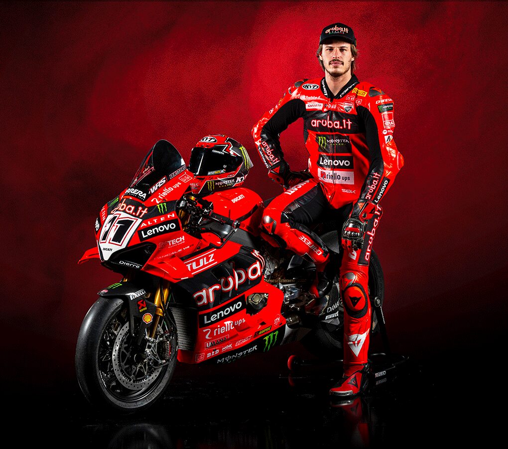 Foto di Nicolò Bulega con la sua Ducati Panigale V4R - Numero 11