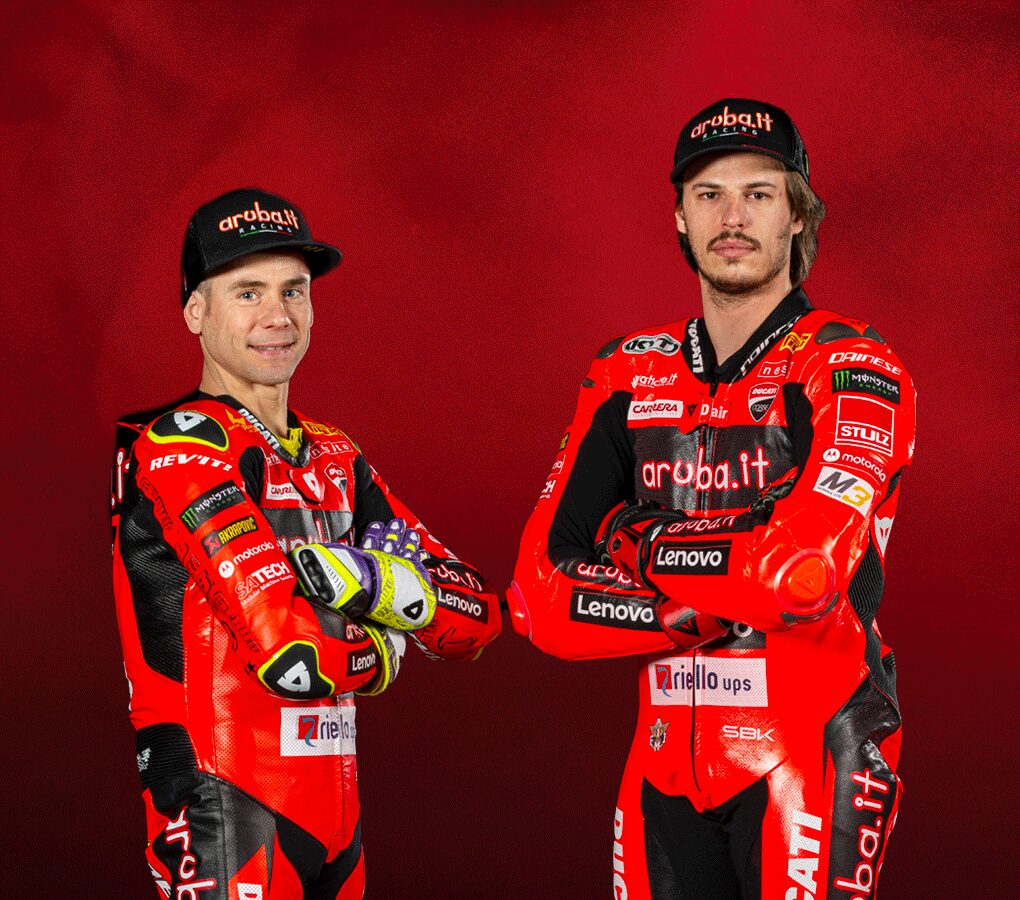 Foto di Alvaro Bautista e Nicolò Bulega, piloti del Team Aruba.it Ducati Racing per la stagione 2025 del World Superbike (WSBK)