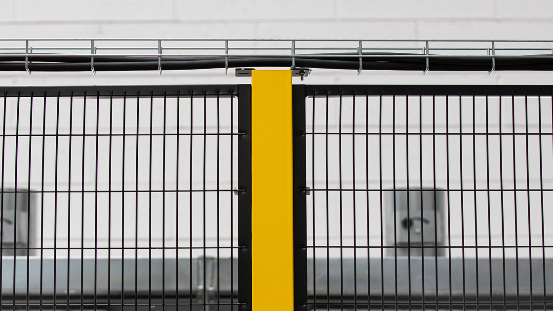 Piantana Satech con supporto superiore sorregge canalina passacavi Satech