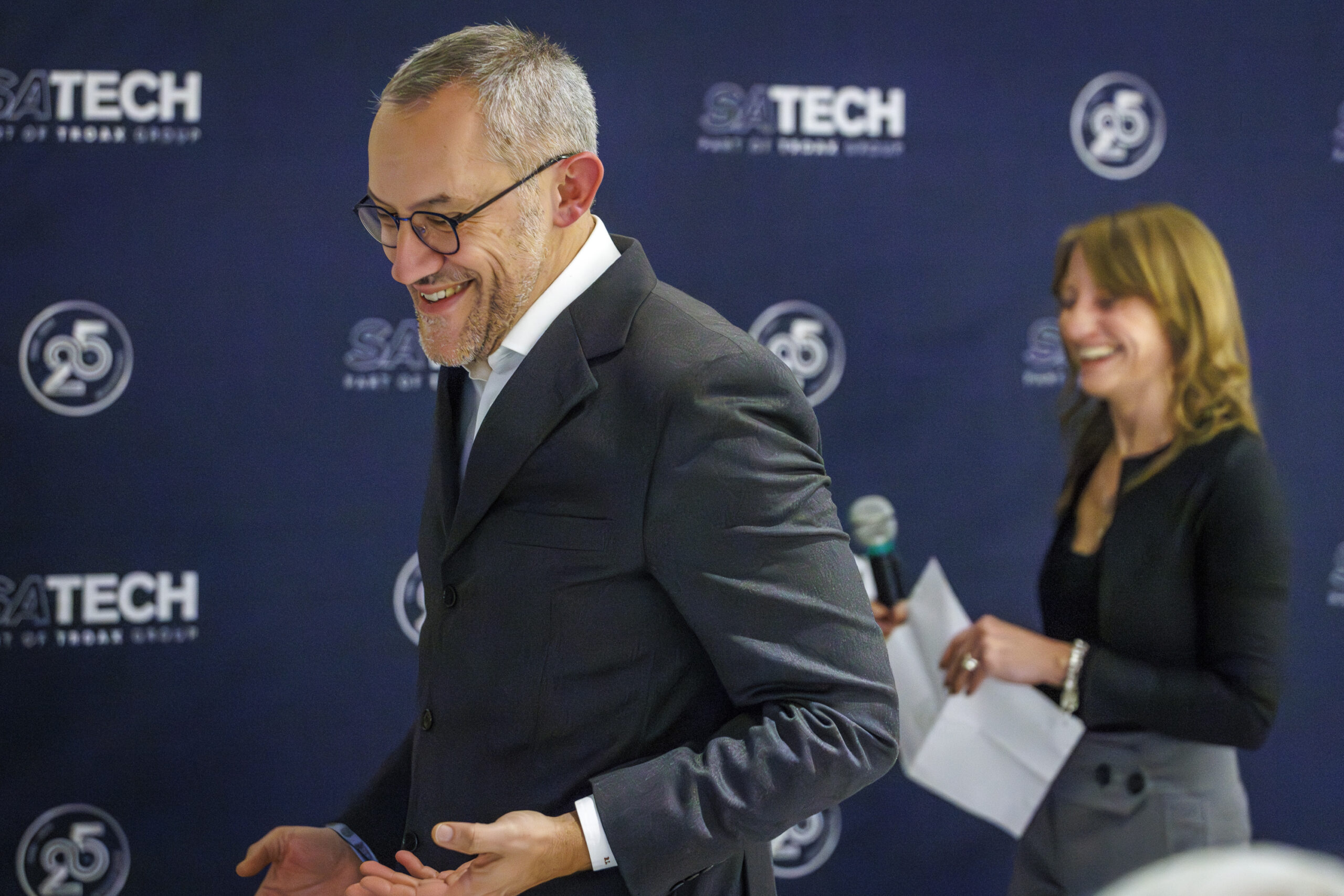 Momento di presentazione dei premi Kaizen durante un evento aziendale, dedicato al miglioramento continuo e ai risultati dei team.