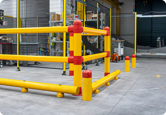 Combinazione di barriere, pali e delimitatori antiurto con Protezioni Perimetrali Satech