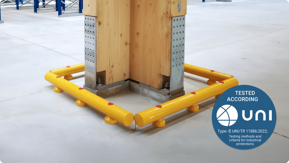 Guardrail SatechBarriers posti a protezione di colonna con logo UNI 11886 nell'angolo in basso a destra