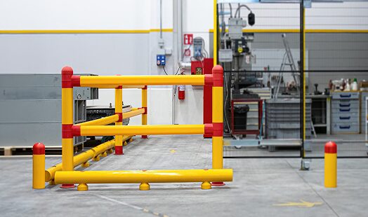 NUOVA LINEA  SatechBarriers      Barriere e pali antiurto in polimero per aree e strutture produttive